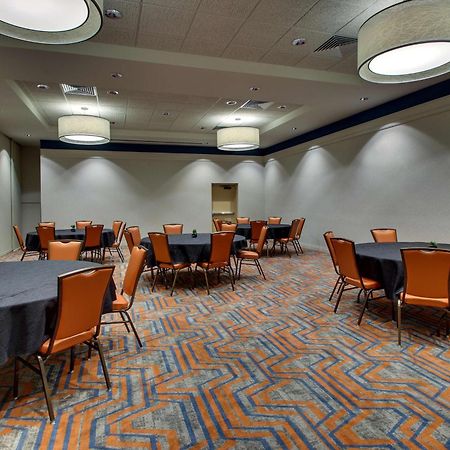 Drury Inn & Suites Iowa City Коралвилл Экстерьер фото