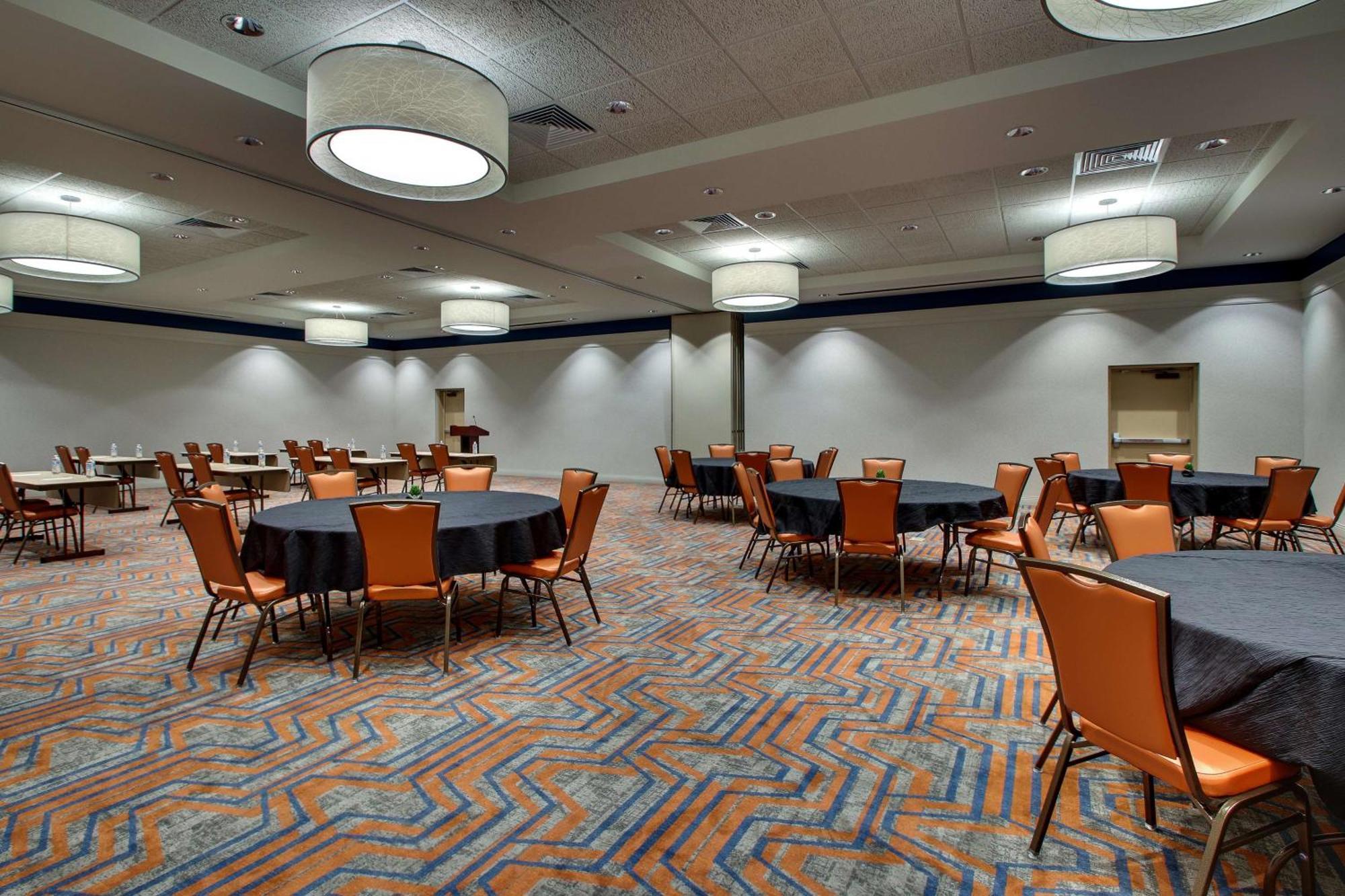 Drury Inn & Suites Iowa City Коралвилл Экстерьер фото