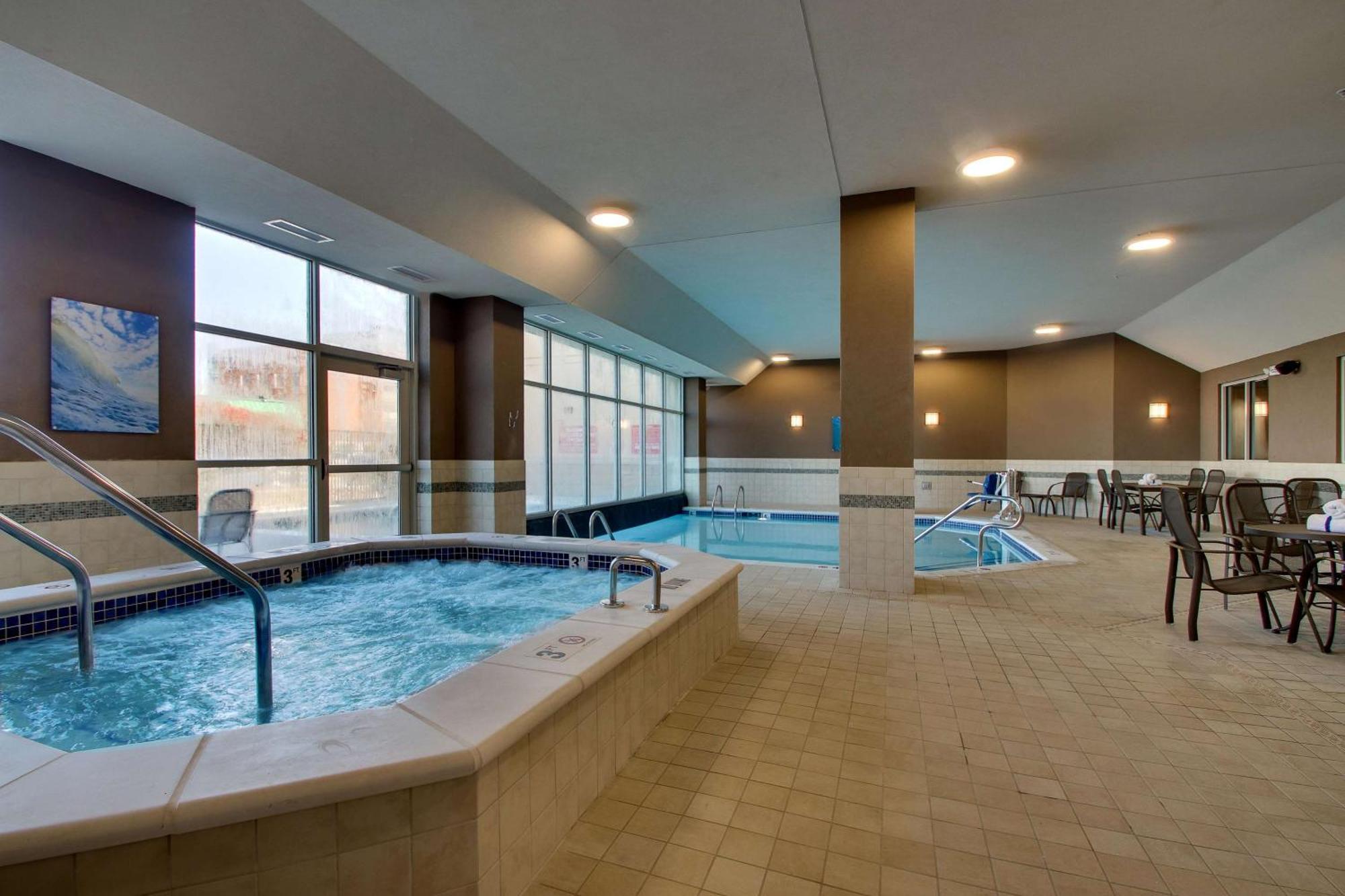 Drury Inn & Suites Iowa City Коралвилл Экстерьер фото
