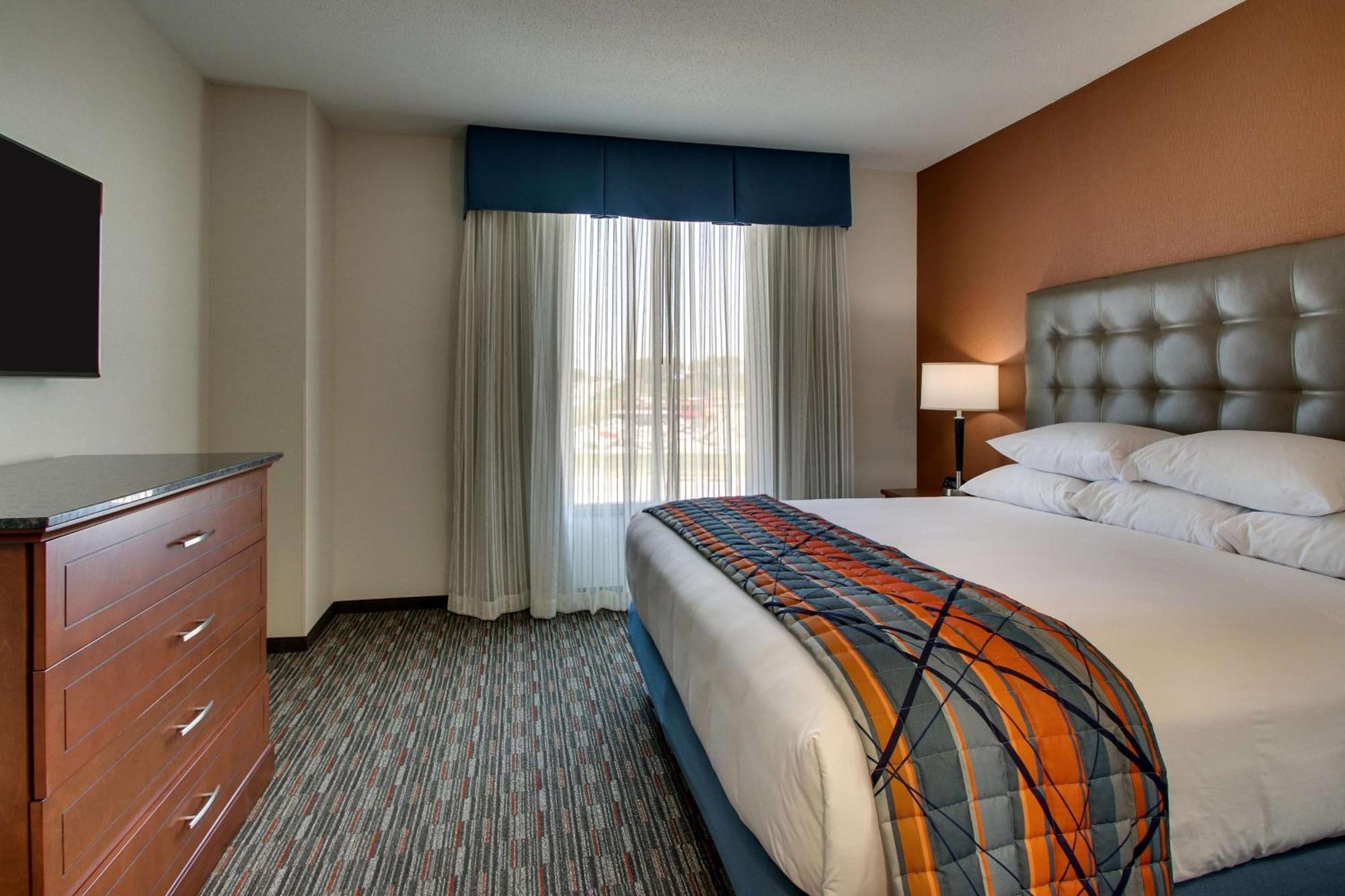 Drury Inn & Suites Iowa City Коралвилл Экстерьер фото