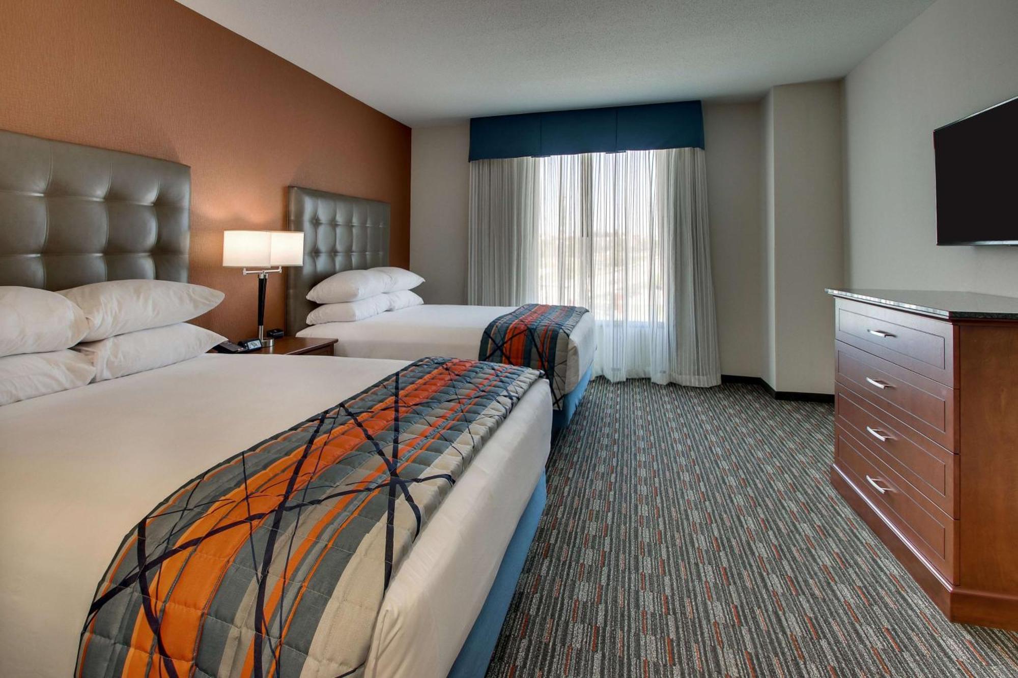 Drury Inn & Suites Iowa City Коралвилл Экстерьер фото