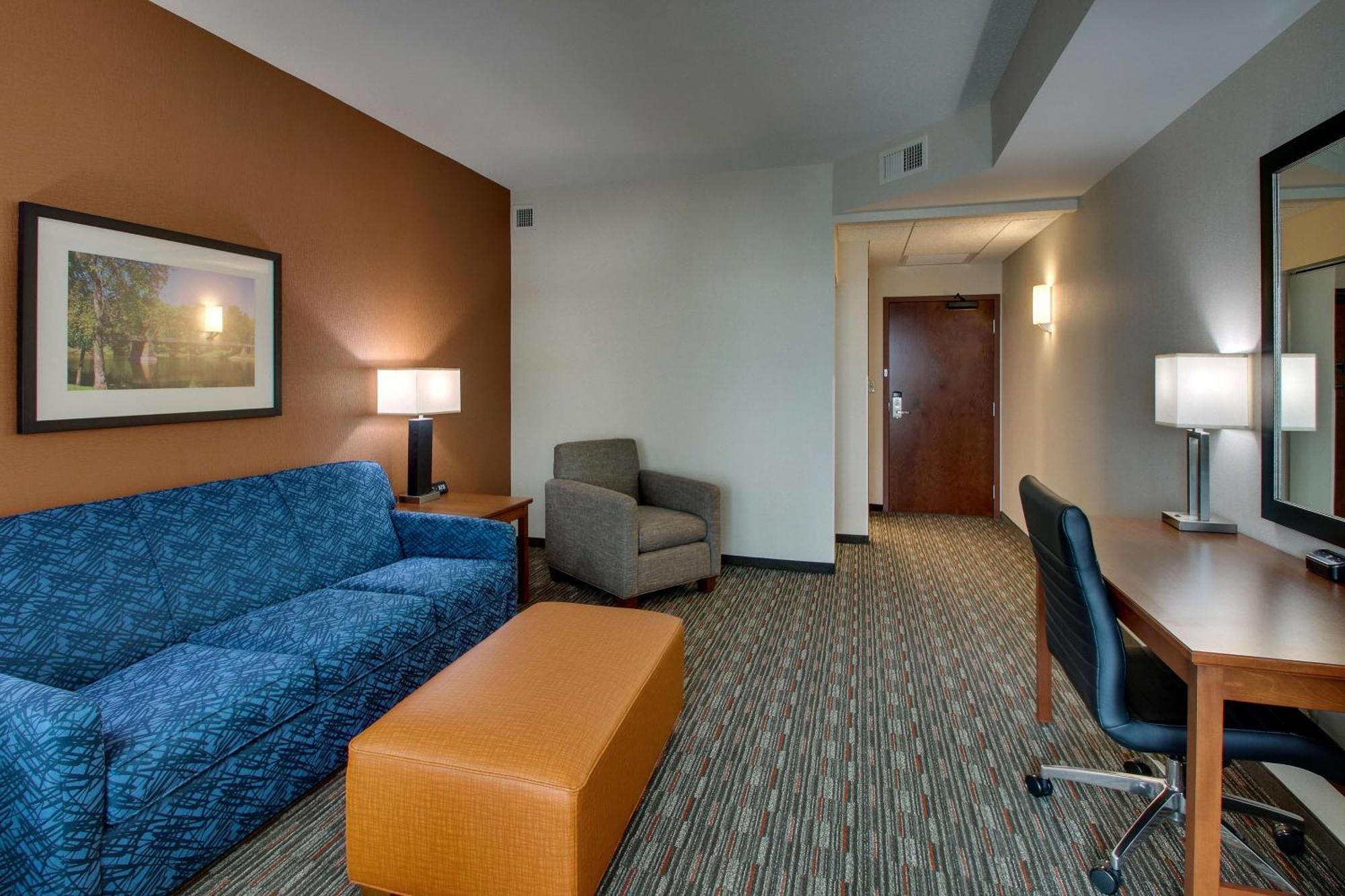 Drury Inn & Suites Iowa City Коралвилл Экстерьер фото