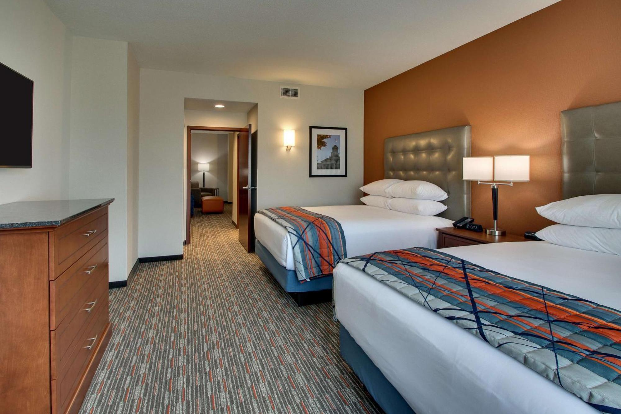Drury Inn & Suites Iowa City Коралвилл Экстерьер фото