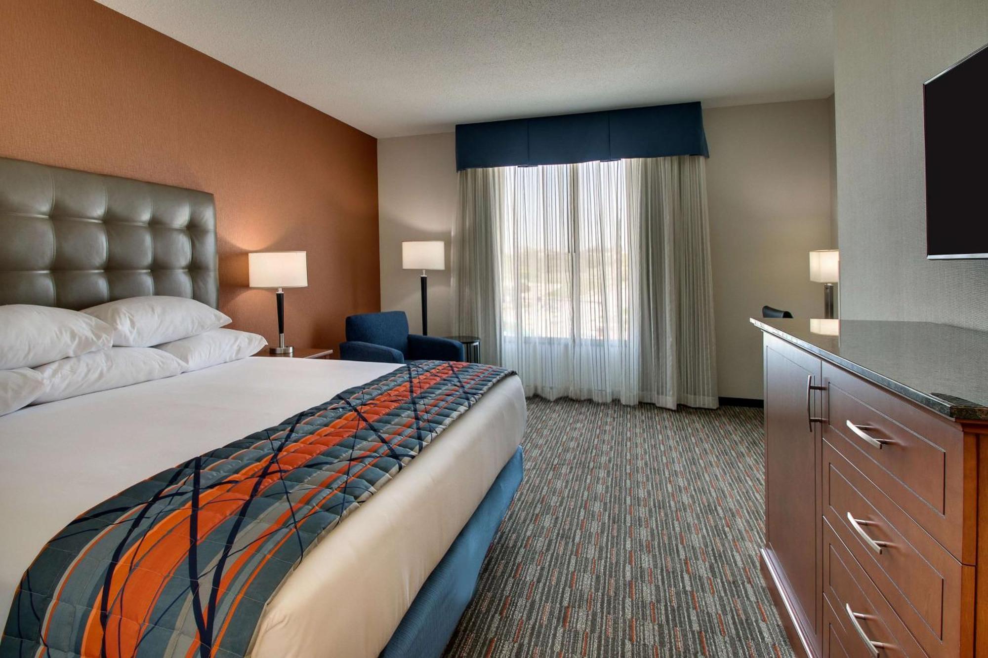 Drury Inn & Suites Iowa City Коралвилл Экстерьер фото