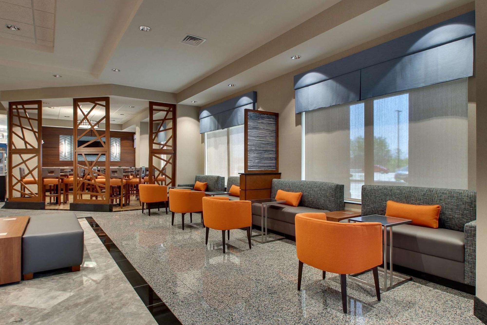 Drury Inn & Suites Iowa City Коралвилл Экстерьер фото